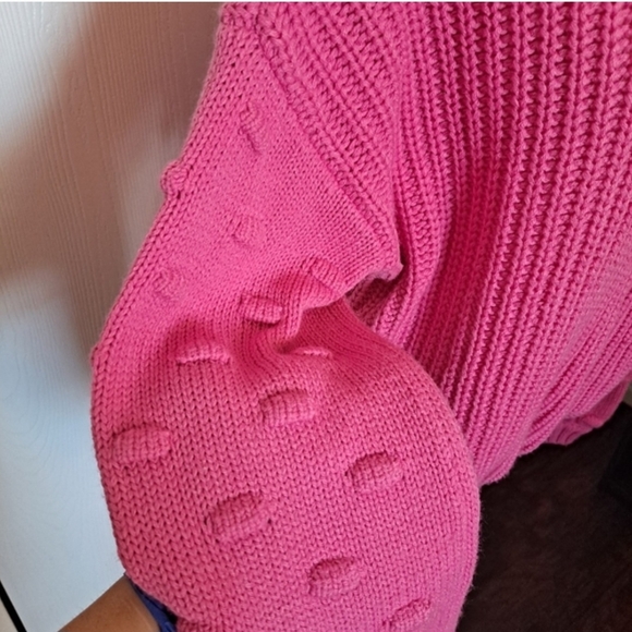 Sweaters. - Picture 5 of 6